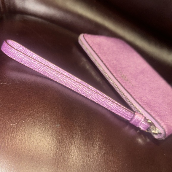 NWOT Coach Metallic Pink Wristlet - Picture 3 of 8